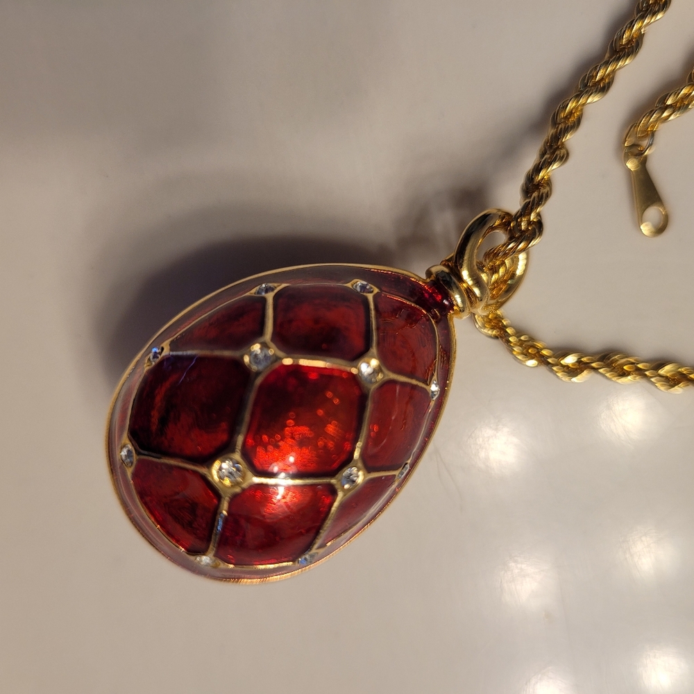 Egg Pendant Red & Gold Enameled Trellis  With Crystals On Gold-tone Rope Chain - Picture 13 of 16